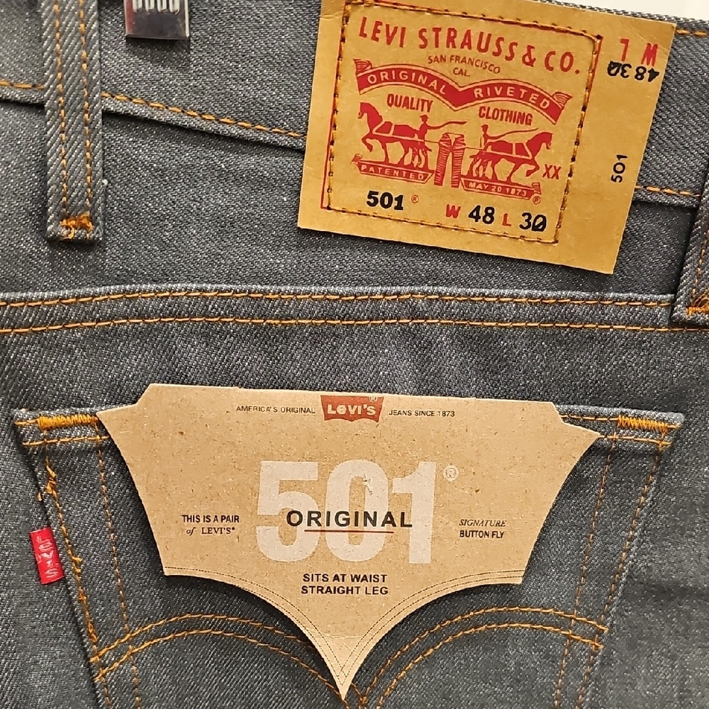 NWT Levi's Men's Dark Gray Relaxed Jeans (48x30) - Picture 9 of 9